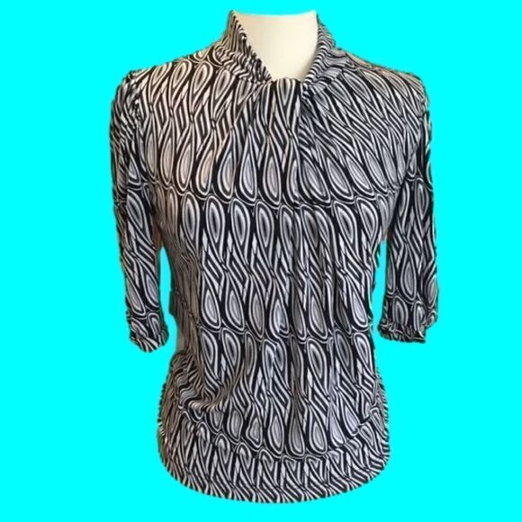 BLACK AND WHIT BLOUSE SIZE MEDIUM SHORT SLEEVES - Picture 1 of 8